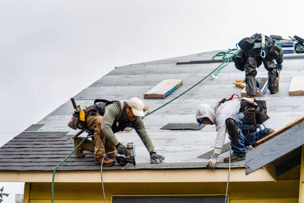 Professional Emergency Roof Repair technician working in Woodmere, NY